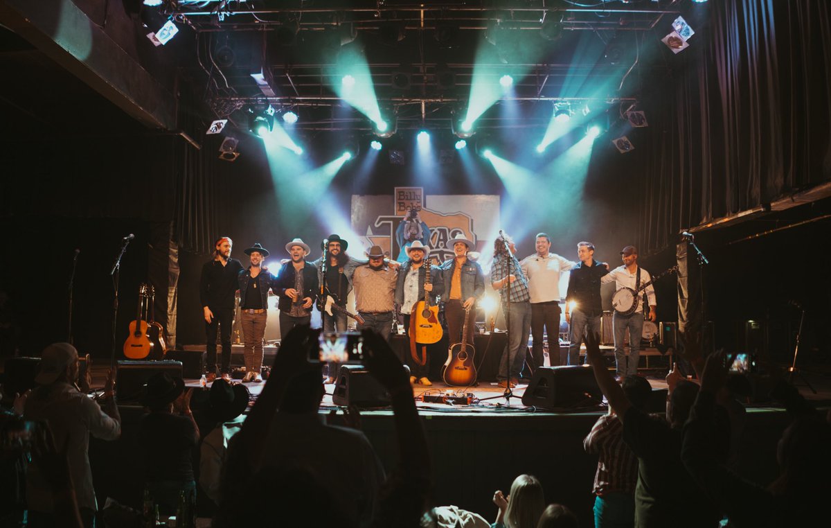 Great night with the fellas <a href="/BillyBobsTexas/">Billy Bob's Texas</a>! Where should we play next? 

📸: <a href="/nandoman14/">fernando garcia</a>