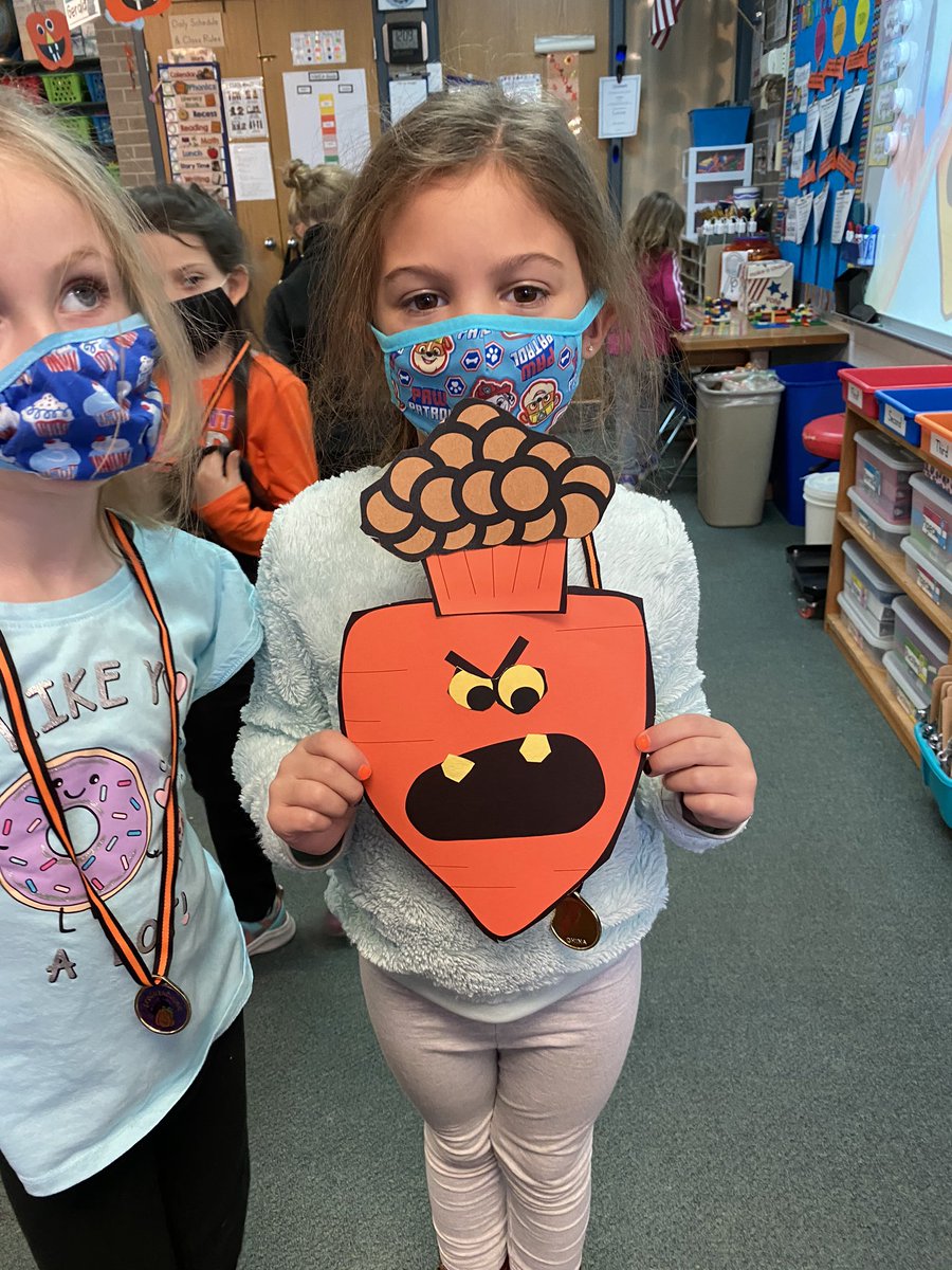 MrsKaminski1's tweet photo. Creepy Carrots, STEAM candy corn, and ping pong eye ball STEAM. Happy Halloween! https://t.co/2ctLQvswV5