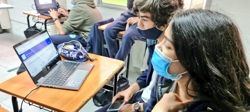 DESEMJA_'s tweet photo. El programa StartUp Challenge de @IBM está en marcha.🙌Estudiantes de Montevideo y el interior del país se capacitan a través de la plataforma Open P-Tech, en cinco módulos: Cloud, Agile, Canvas, Desing thinking y Storytelling. #IBMgrant #IBMvolunteers #GoodTechIBM @IBMUruguay https://t.co/ig10xTAdzV