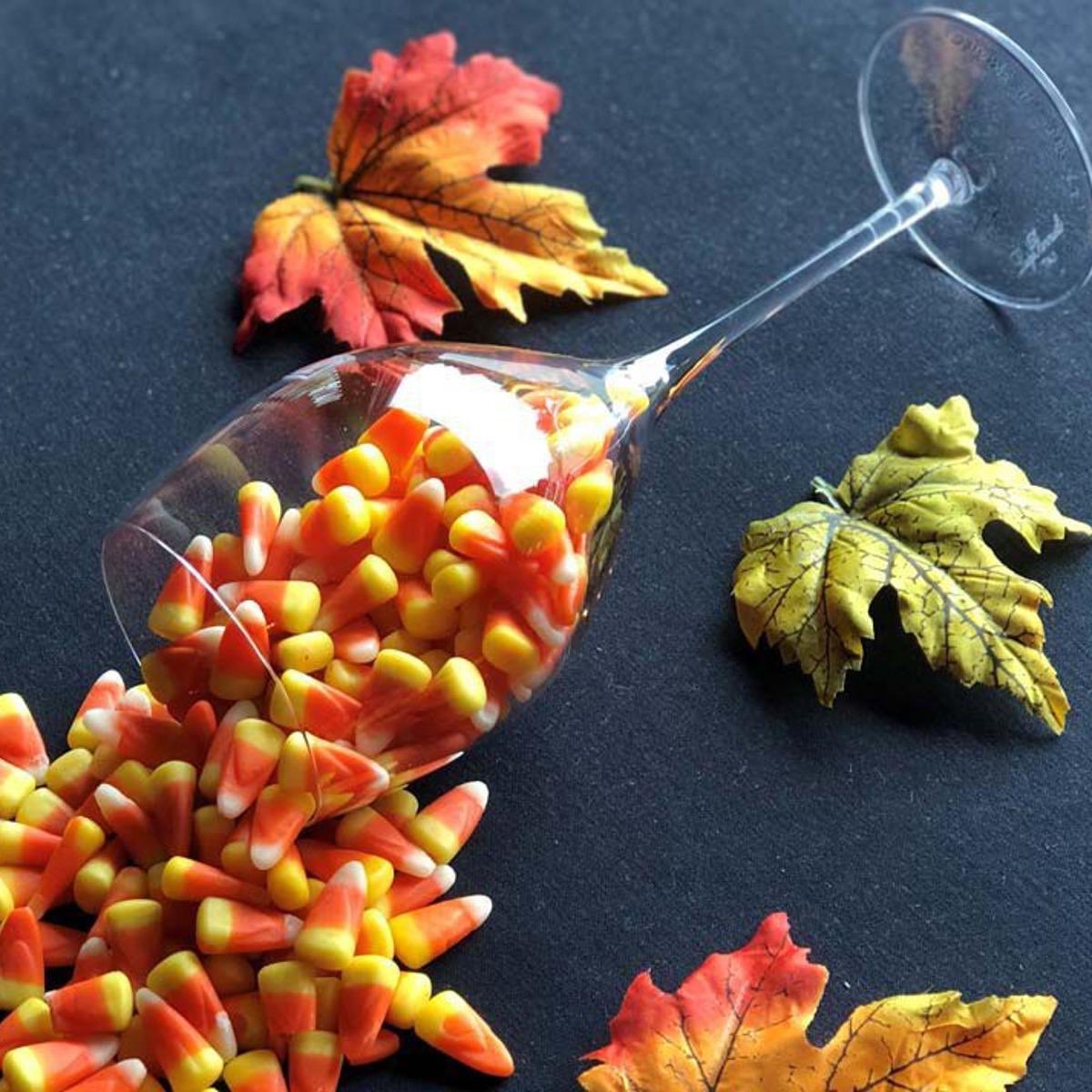 Happy Halloweekend! 🎃👻🕸
.
.
There are a variety of Halloween candies that pair nicely with wines to celebrate the spookiest day of the year ⬇️ 

instagram.com/p/CG-xVeyARjo/… #happyhalloween #winelovers #halloween #blackowned #tgif #candy #wine