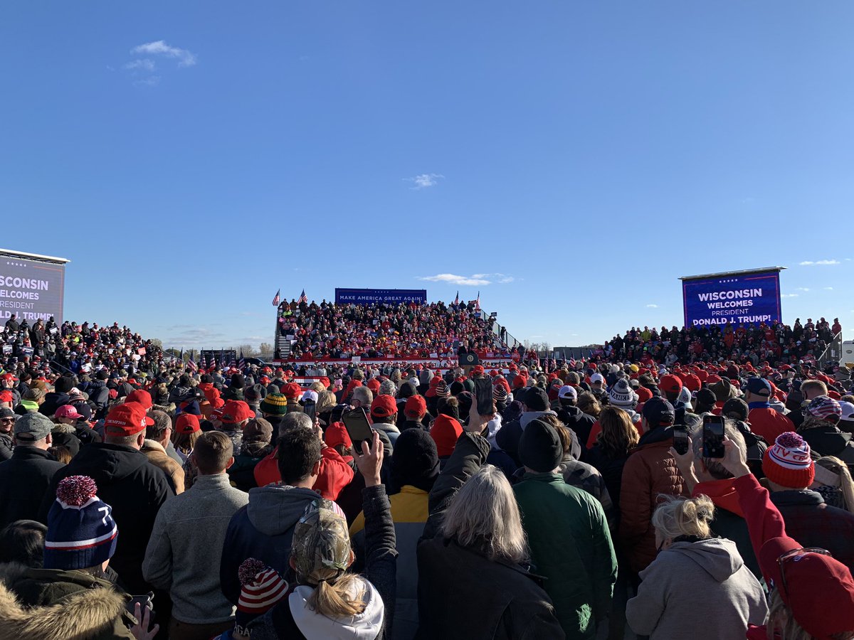JDiamond1's tweet photo. Wisconsin has had the 3rd most coronavirus cases per capita of any state in the last week. Hospitalizations are rising here. Gov. Tony Evers has called the surge an “urgent crisis” and urged people to stay home.
This is the scene at Trump’s rally in Green Bay, Wisconsin: https://t.co/7zGIs8FAWQ