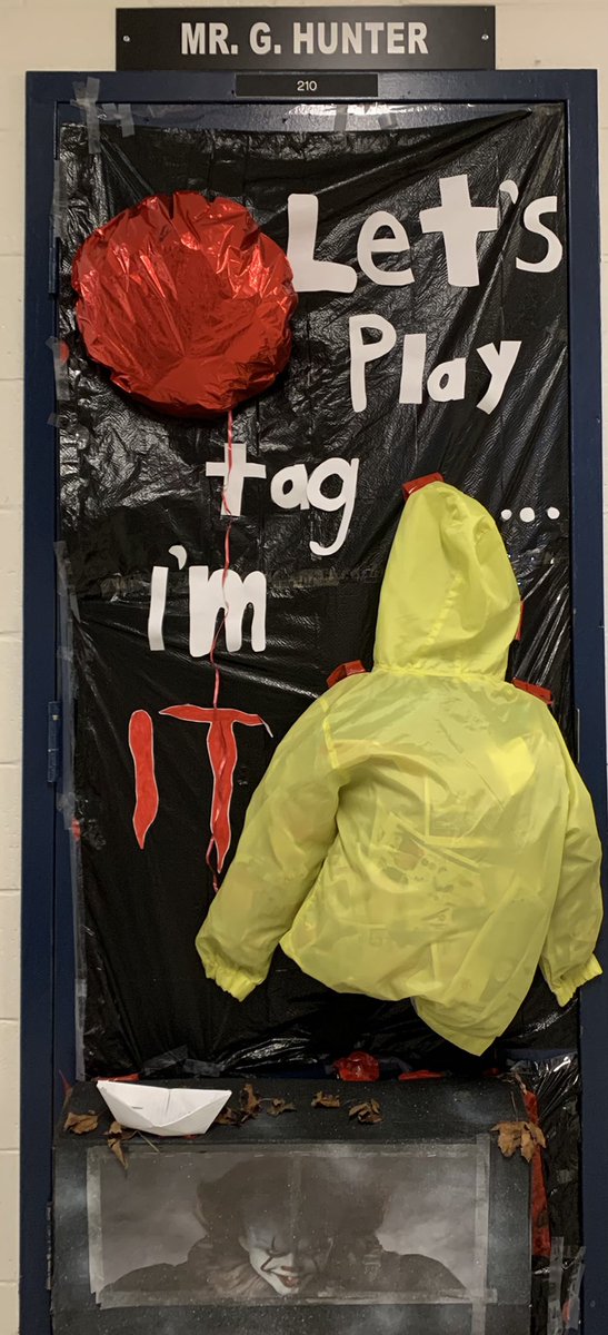 MmeOakley's tweet photo. Here are today’s homeroom winners of the Halloween Door Decorating Contest @SPJHPythons ~ 9-5, 8-5 &amp; 7-6 ~ Check them out 👀 
@MrKJMolloy @beth_hubley https://t.co/wvyASA4AiU