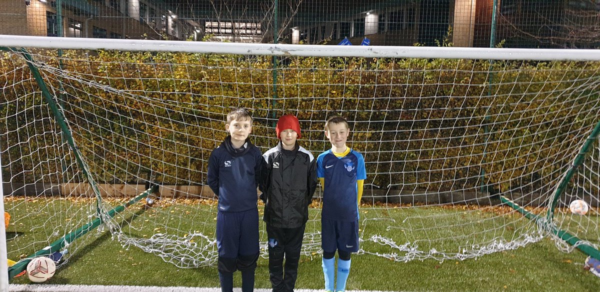 Savehandsgk's tweet photo. Well done all  the goalies last night  from our club partners  @calderglenfc.

Great 2 sessions working with the 2010-2012s and the 2nd session with the 2007-2009

#clubpartnership 
#Gkdevelopment 
#NUMBER1 https://t.co/17oqPlxuJy