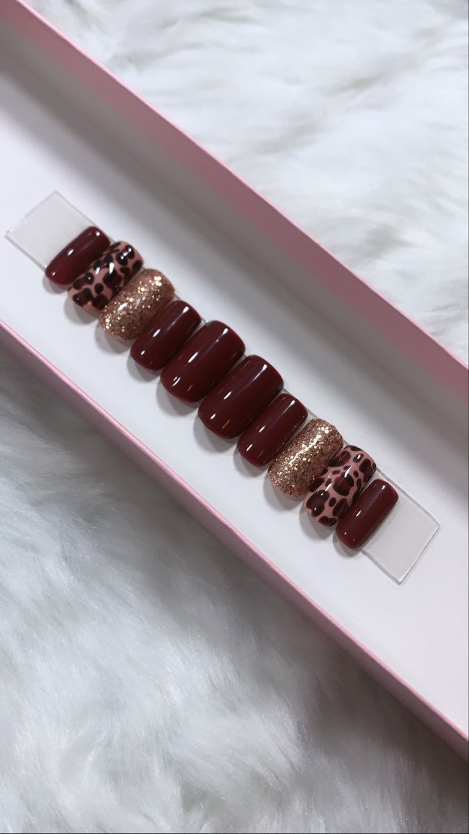 nailcandypress's tweet photo. How perfect is this custom set?? On her way out the door to a very special client!! 💅💅💅💅💅💅 #candycoated #sweetset #nailcandy #luxurypressons https://t.co/Kvi2IsePqR