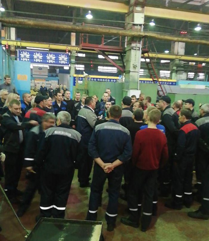 1/3“Do the strikes work? It became known this morning that workers in one of the workshops of BelAZ refused to start work due to the dismissal of three of their colleagues on strike. Just a few hours later, the management invited the dismissed to write applications for ->