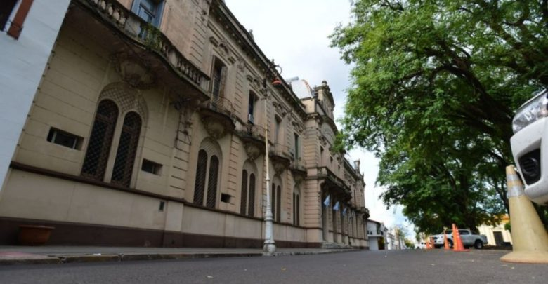 #Corrientes: Sanitizaba en la puerta de Jefatura de Policía y dio positivo a Covid | 7corrientes.com/sanitizaba-en-…