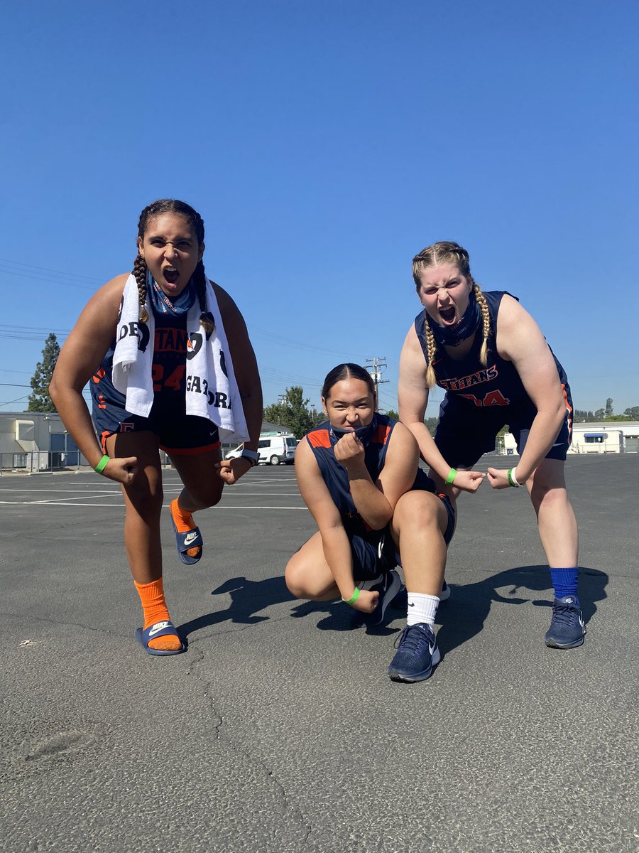 evelyn_sablan's tweet photo. Dressed up as Straight BALLERS for @Fullerton_SB costume dress up 😎 🏀 https://t.co/czkcRiWsmt