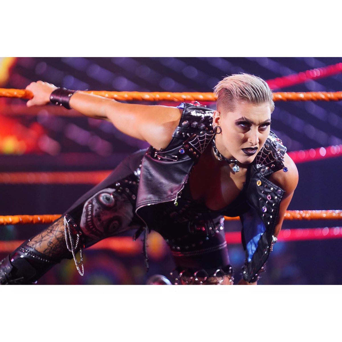 RheaRipley_WWE's tweet photo. Welcome to Prime Time B****!

📸 - @viewsfromsant https://t.co/YROPOYsruq