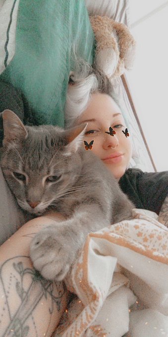 Fi was being cute this morning https://t.co/vbSqWqZQSh