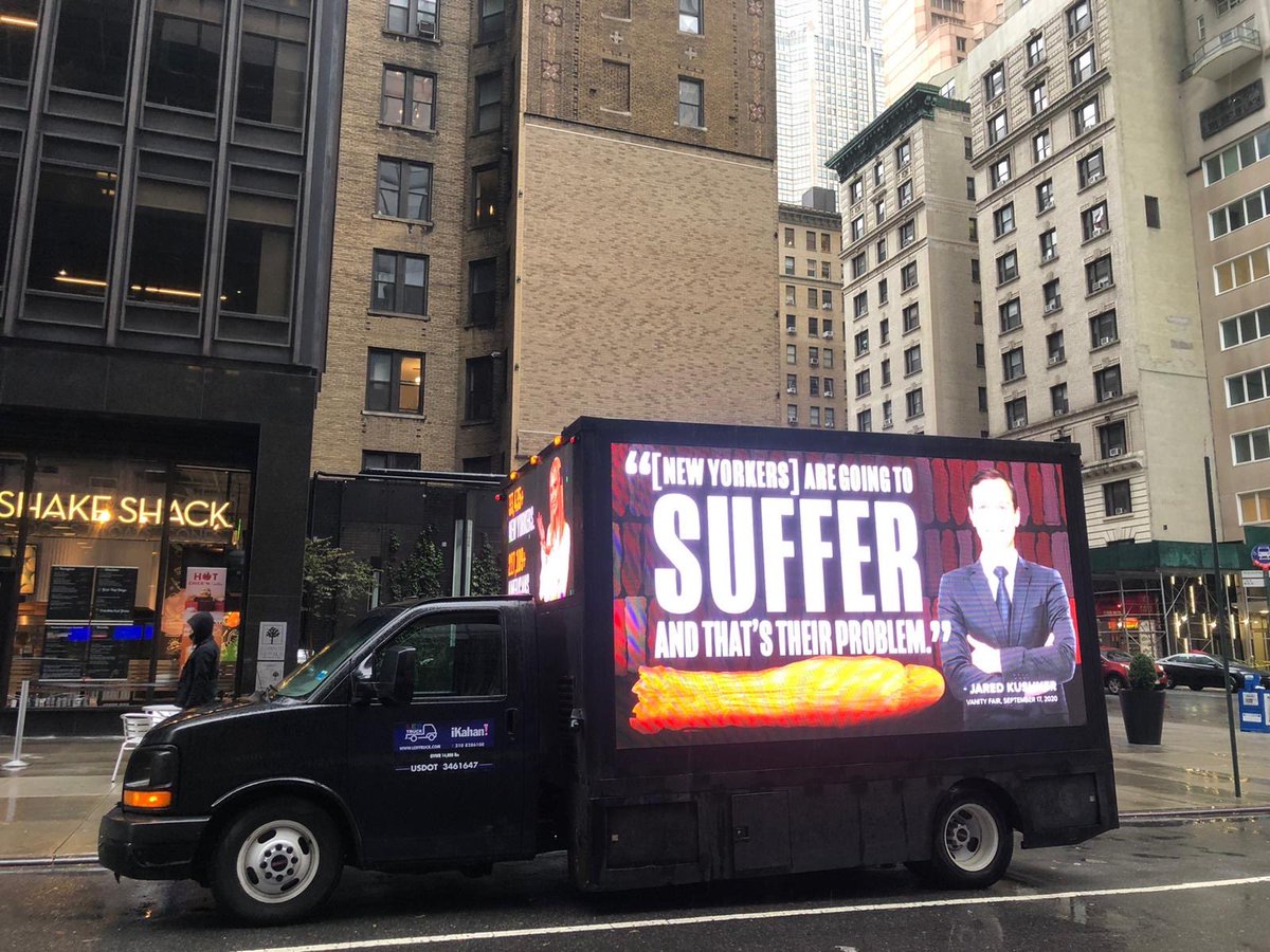 RonSteslow's tweet image. .@jaredkushner and @IvankaTrump demanded we take the billboards down.

They threatened to sue @ProjectLincoln for “enormous” sums.

In honor of their demands, here is the boat we hired, on its way to Mar-A-Lago.

And our digital billboard  truck circling Trump Tower in NYC.