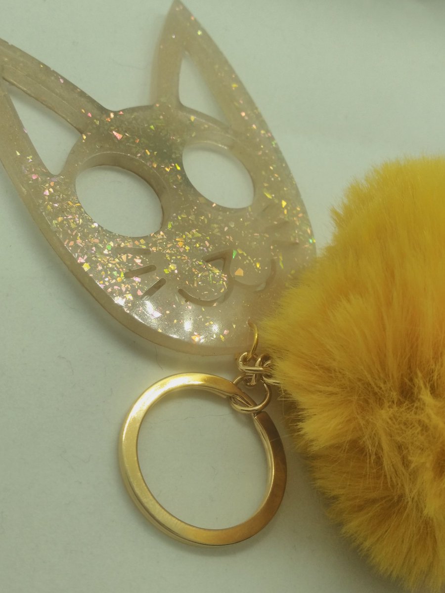 PaperMoonsStore's tweet image. Self Defense Keychains! Now available at ThePaperMoonsStore.etsy.com #keychain #etsy #smallbusiness #selfdefense #kittykeychain #resinart #resin