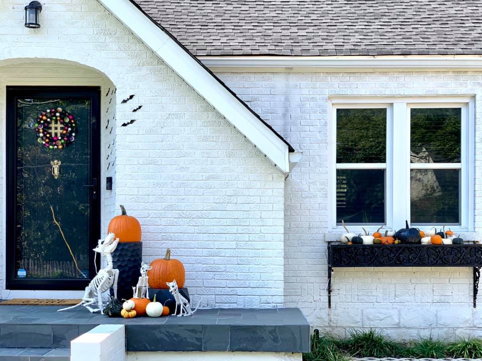 AndersonGroupRE's tweet photo. HALLOWEEN EVE 🎃 Check out this awesome Halloween decor just down the street from our office in Hillsboro Village! One thing we love about Hillsboro Village is all the gorgeous historic homes!

Check out what’s on the market in the area 👇🏼
https://t.co/W9HQtLLQXV https://t.co/KecOYzHc31