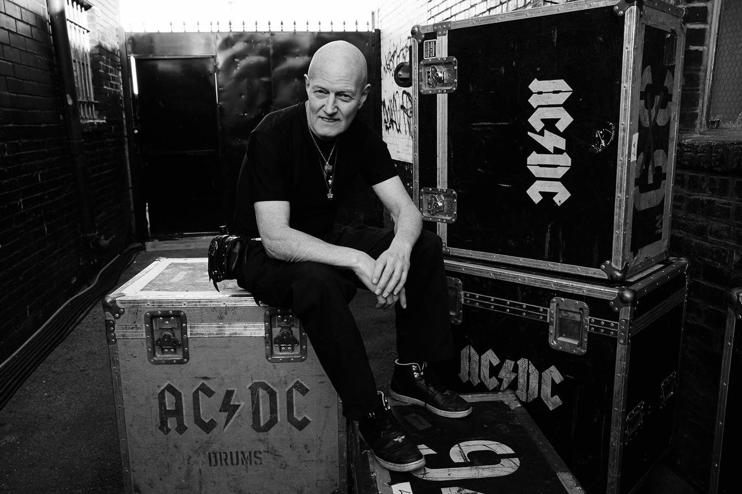 Hoje o baterista Chris Slade completa 74 anos.

Happy birthday 