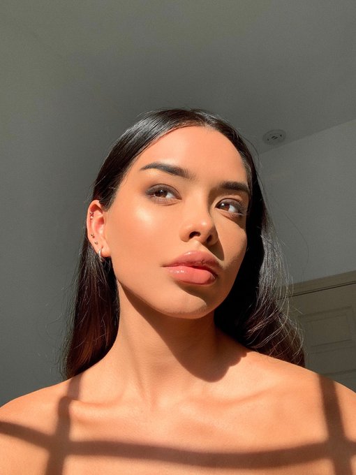 Serving face + body https://t.co/fYv2gXUq3N