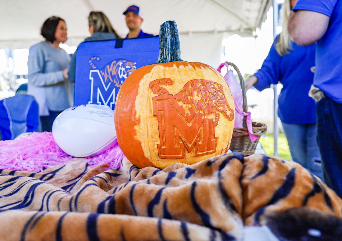 TigersAthletics's tweet photo. Happy #TigerBlueFriday and Happy (early) Halloween! π https://t.co/mZo8sSouoO