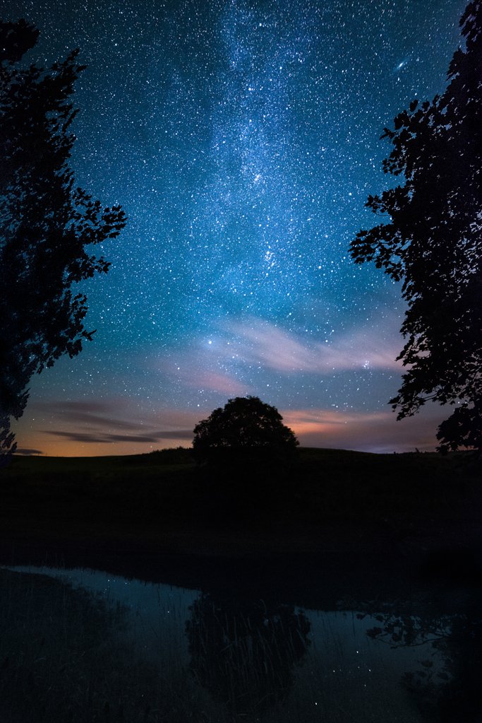 yorkshire_dales's tweet photo. "When capturing this photograph I was solely focused of maintaining symmetry. The silhouetted edges lead you to the centered, lone tree paired below with its own reflection and above with the aligned stars." 📷 Matthew Savage
#VirtualDarkSkiesWeek https://t.co/1pXwODi5yE