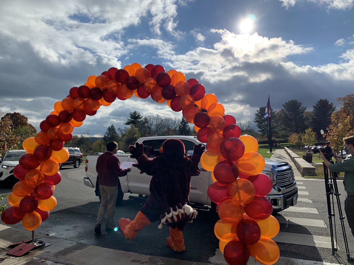 AuburnHSEagles's tweet photo. AHS students finding out if they will be future Hokies at the drive-thru on-site pick up! Thank you @virginia_tech @MarkMiear #GraduateWithAPlan https://t.co/OpZrWIi151