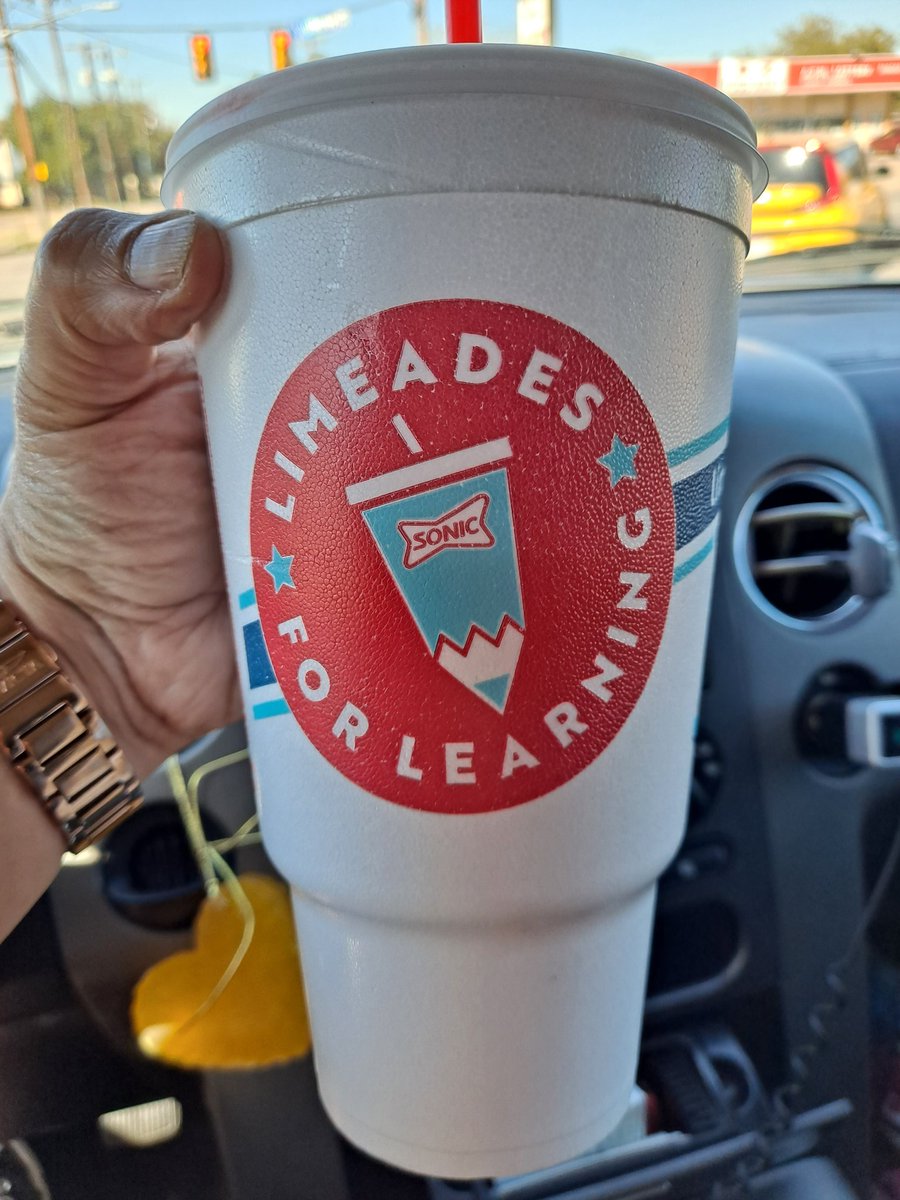 GordonMlm's tweet photo. I had a shout out on the morning g show and then was treated to a cold, refreshing beverage! Feeling that PVLionPride! Thank you "PVfamily."
#pvlionpride https://t.co/lHnOP0HBHP