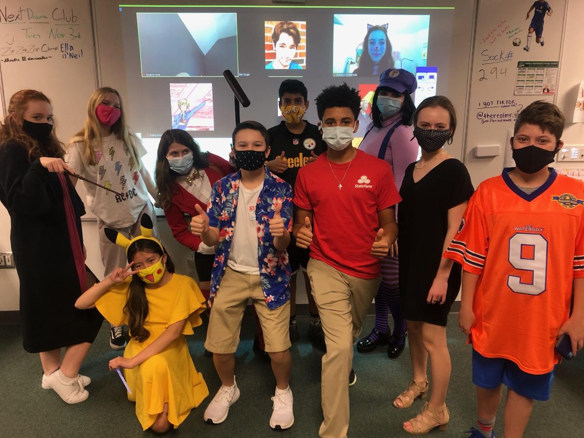 isabelopat's tweet image. Happy Halloween from the @dmstheatrearts DPAC group!