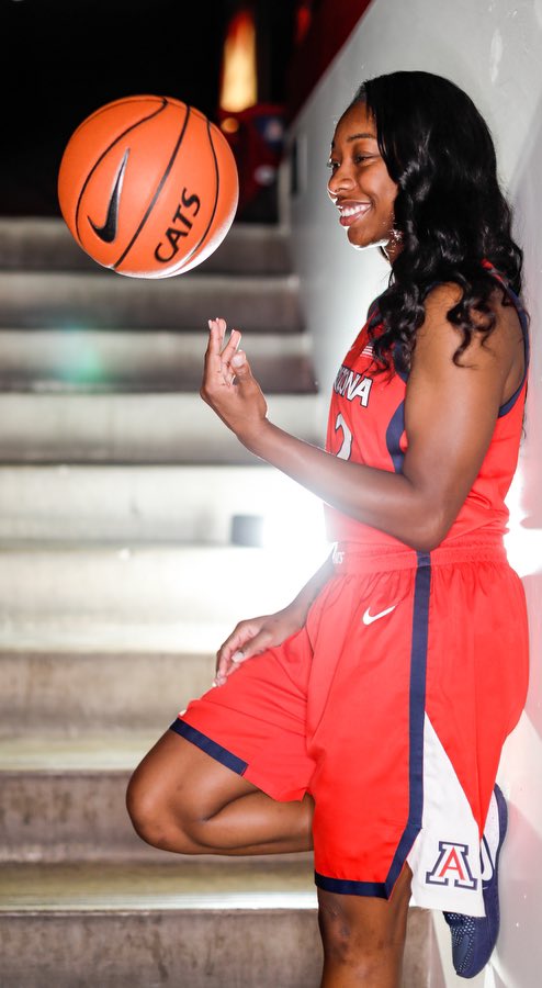 ArizonaWBB's tweet photo. Since you guys liked these so much, here are some more ring light pictures 😁⭐️✨ https://t.co/sRawNUTJL2