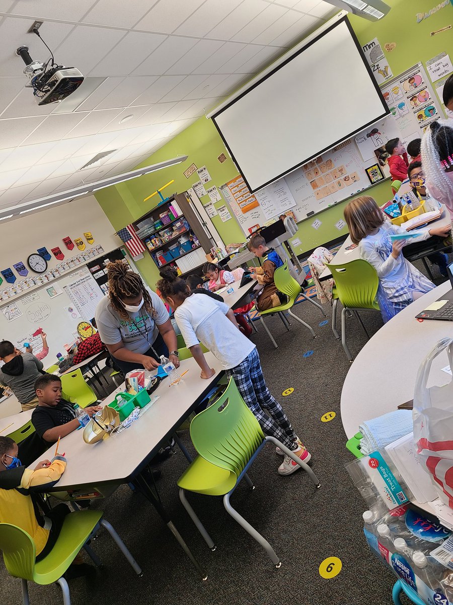 BiancaClay19's tweet photo. We just loveeeee #FridayswithMrsFord #CUBcommUNITY @Swimmervee @HumbleISD_RCE @LibraryRidge https://t.co/jIJIgfpsl4