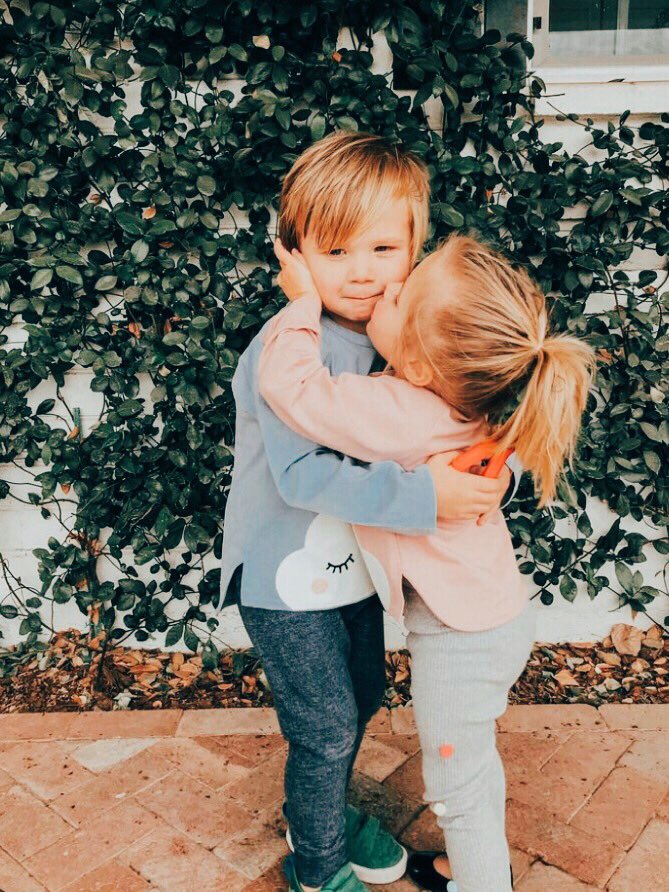 ¡𝑭𝑬𝑳𝑰𝒁 𝑪𝑼𝑴𝑷𝑳𝑬𝑨𝑵̃𝑶𝑺!: 

<a href="/xUnknownDelta/">Lᴏɢᴀɴ Tʜɪʙᴀᴜʟ</a> : Eres y serás mi primer mejor amigo, y de mis pilares principales. Me siento tan agradecida de que me tocaras como hermano. 

Ya casi te perdono que robaras mi altura.