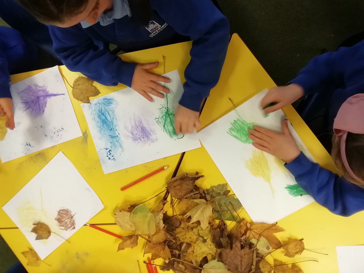 GPSMrsTreacy's tweet photo. This week we have started to learn about seasons and began with some Autumn art. 1MB loved printing with leaves, doing wax rubbings and creating a fantastic whole class leaf collage #Greystokerocks #year1 https://t.co/1tApjZngmX