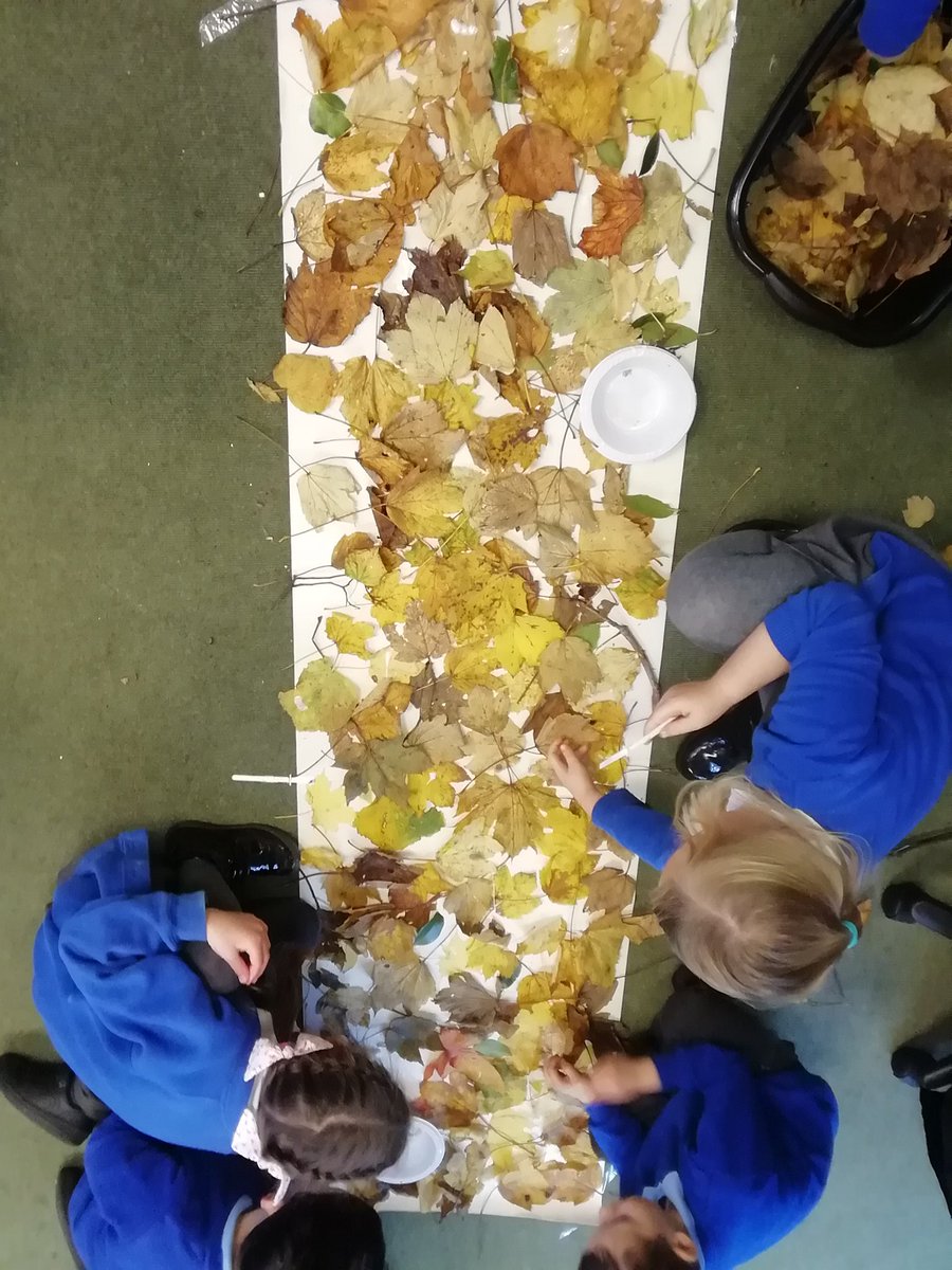 GPSMrsTreacy's tweet photo. This week we have started to learn about seasons and began with some Autumn art. 1MB loved printing with leaves, doing wax rubbings and creating a fantastic whole class leaf collage #Greystokerocks #year1 https://t.co/1tApjZngmX