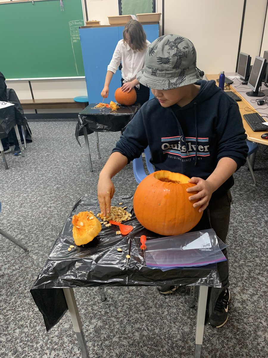 tchrgirl's tweet photo. Friday’s 6/7 art class used shapes and specific tools to carve pumpkins with designs that were meaningful to the students. #learn85 #AlertBaySchool #art #Halloween #Fun https://t.co/CUd0Hlo8LD