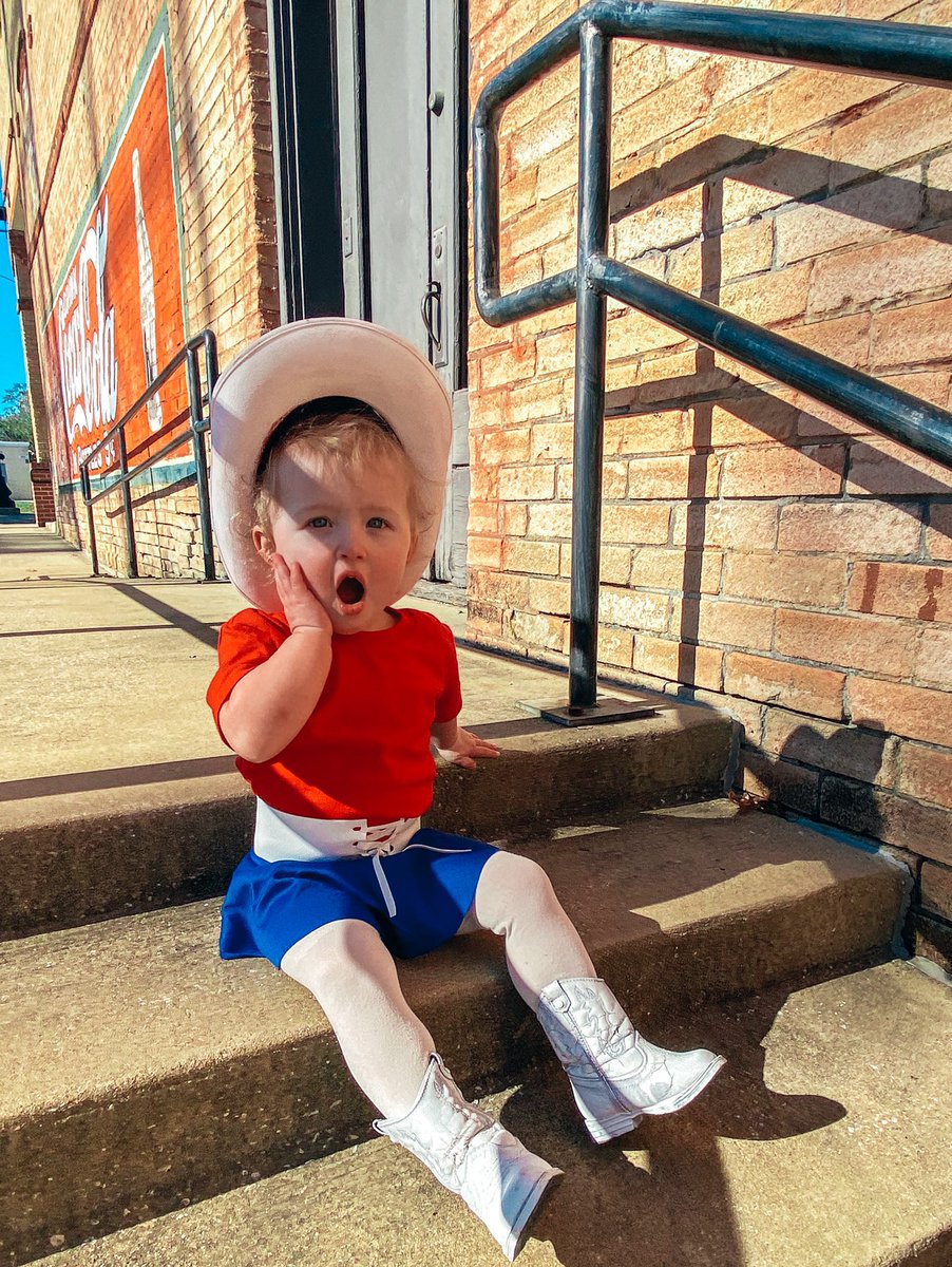 Courtneylanelee's tweet photo. God bless Texas. 🤟🏼❤️💙
Future rangerette, 96th line hopeful ❤️ 
#rangerette #drillteam #kilgoretexas 

@KCRangerettes https://t.co/VyyGQPq0FO
