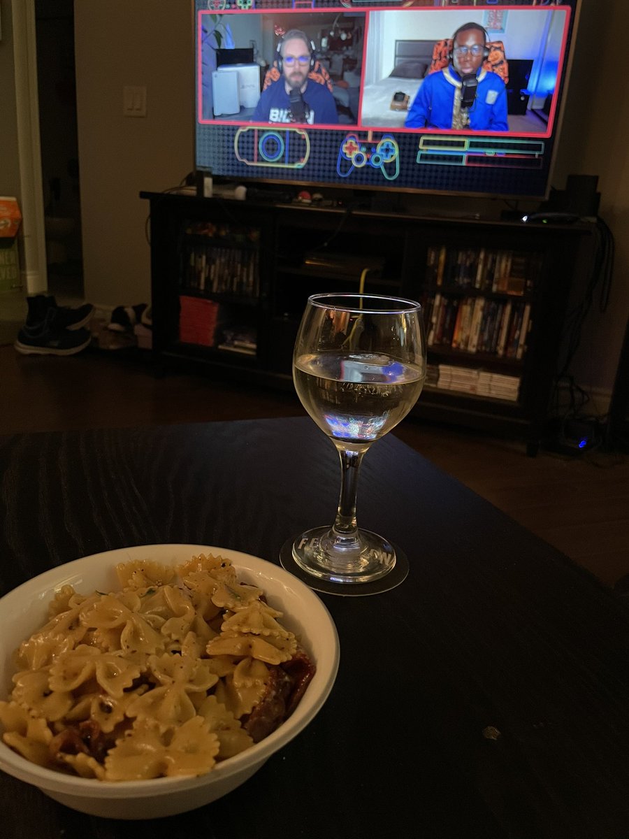 MrMitchGeorge's tweet photo. Ending the week in the best way: PS I Love You on the TV, pasta carbonara (#CookingWithGreggy), and white wine (w/ ice)! https://t.co/5S5oWLJb5U