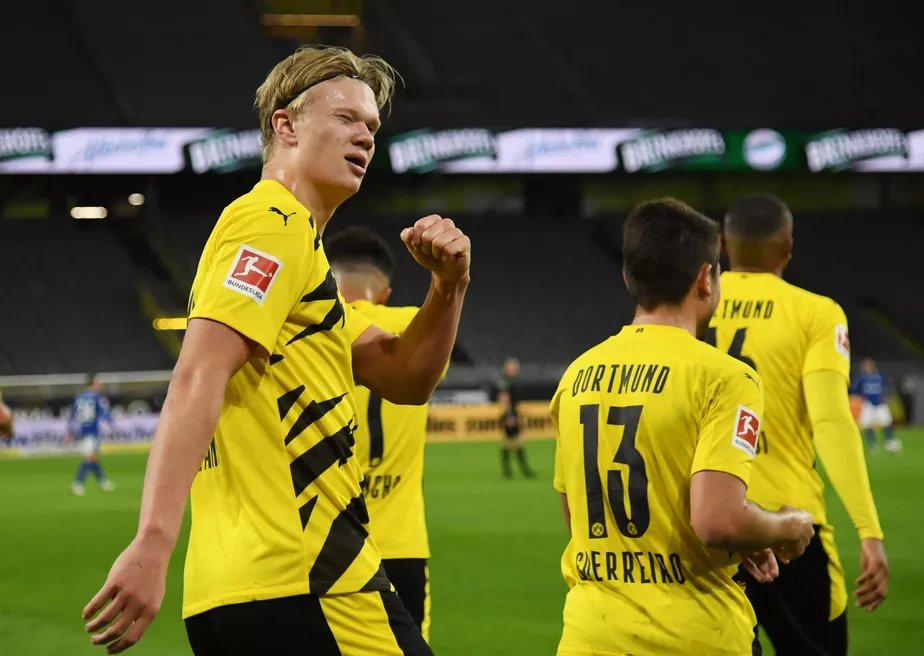 Borussia Dortmund x Bayern próximo sábado dia 07/11 transmissão aovivo da BAND Com Abre o jogo 14hs e a Bola Rolando 14hs30 ainda não se sabe se será narrado pelo @cacafernando ou pelo mestre @ZorroOA jogo no SIGNAL IDUNA PARK https://t.co/DzTdz48HHq