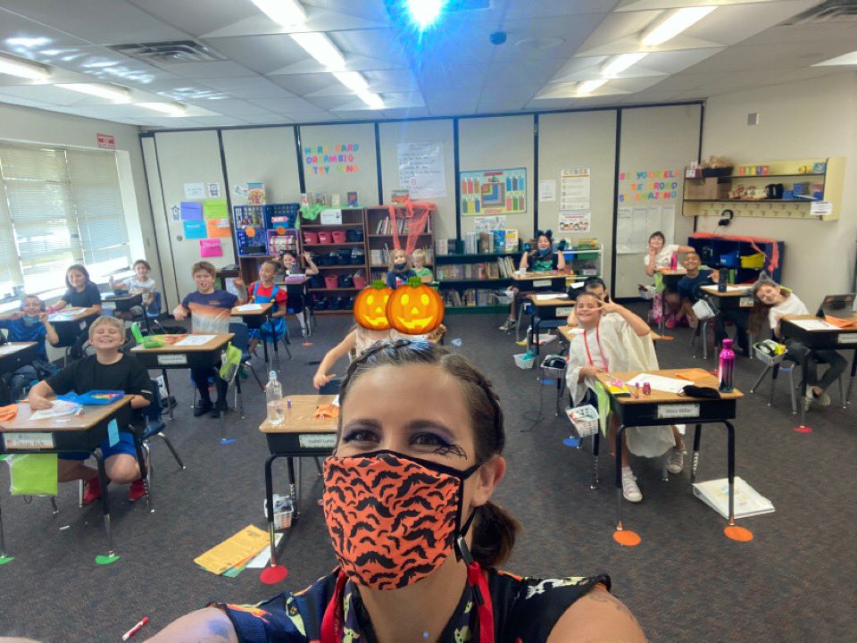 MsMoss10's tweet photo. We spent our afternoon reviewing multiplication and division with Halloween activities #csehawks #cse #BetterTogether #citrusschools #citruscounty @CSESHawks @CitrusSchools https://t.co/oqSgWZhBzn
