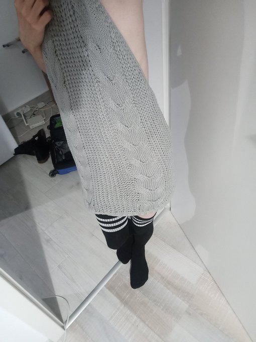 1 pic. I just stole his virgin killer sweater ? https://t.co/25WvSYjl51