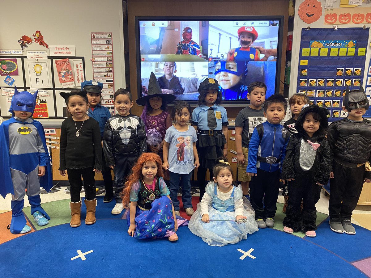 Ms_NietoPre_K's tweet photo. Trunk and Read Digitally 2020 https://t.co/mRaorsqk1G