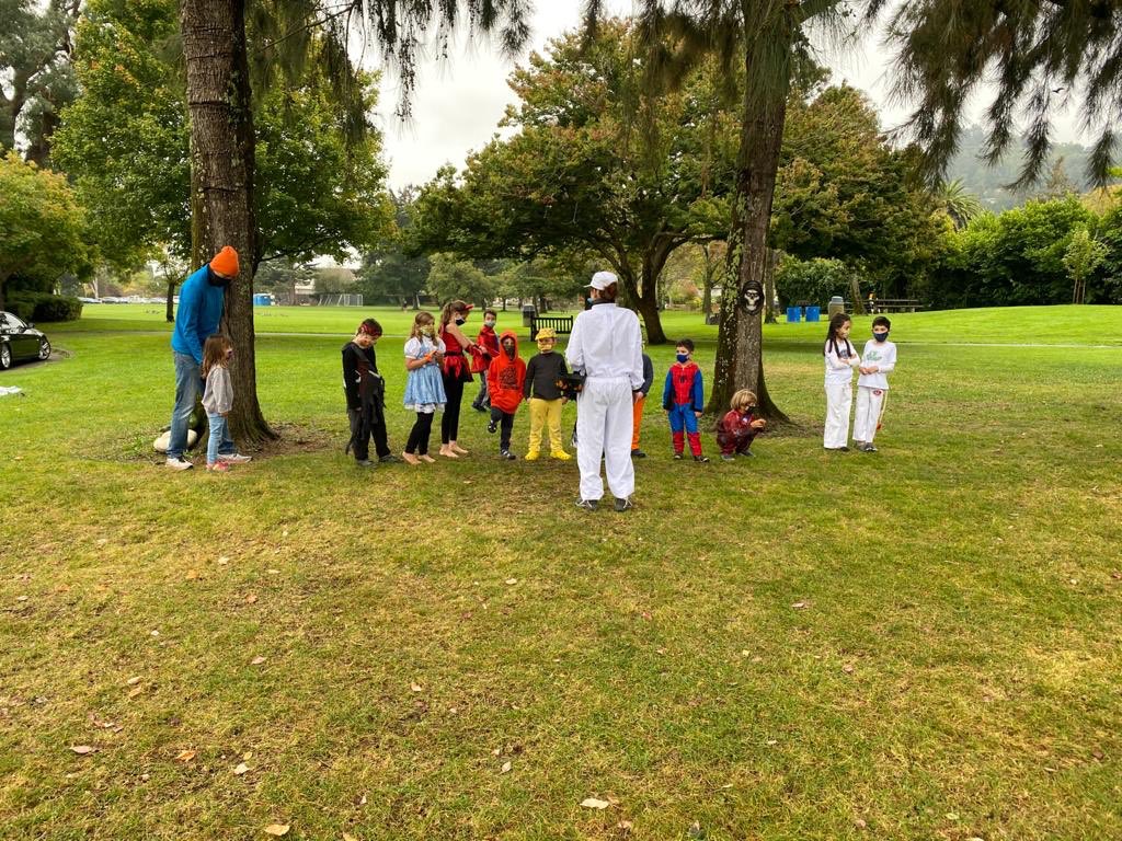 ABADAMarin's tweet photo. Trick or treat 👻!!! HAPPY HALLOWEEN 🎃!!
To take advantage of the dry weather, we celebrated Halloween earlier this year at ABADÁ CAPOEIRA MARIN. On 10/24, Saturday, we had classes in our costumes and played fun games adapting to capoeira movements to all ages!!!! https://t.co/h8skg0J9bs