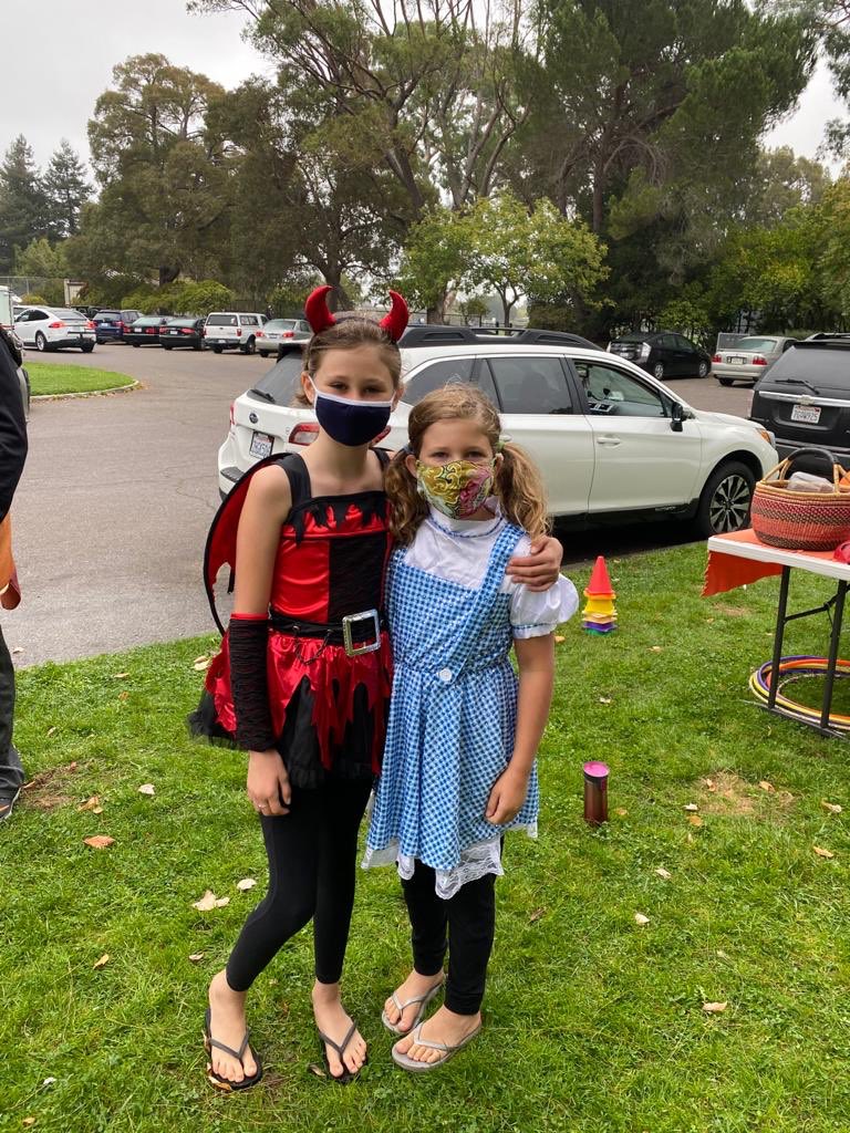 ABADAMarin's tweet photo. Trick or treat 👻!!! HAPPY HALLOWEEN 🎃!!
To take advantage of the dry weather, we celebrated Halloween earlier this year at ABADÁ CAPOEIRA MARIN. On 10/24, Saturday, we had classes in our costumes and played fun games adapting to capoeira movements to all ages!!!! https://t.co/h8skg0J9bs