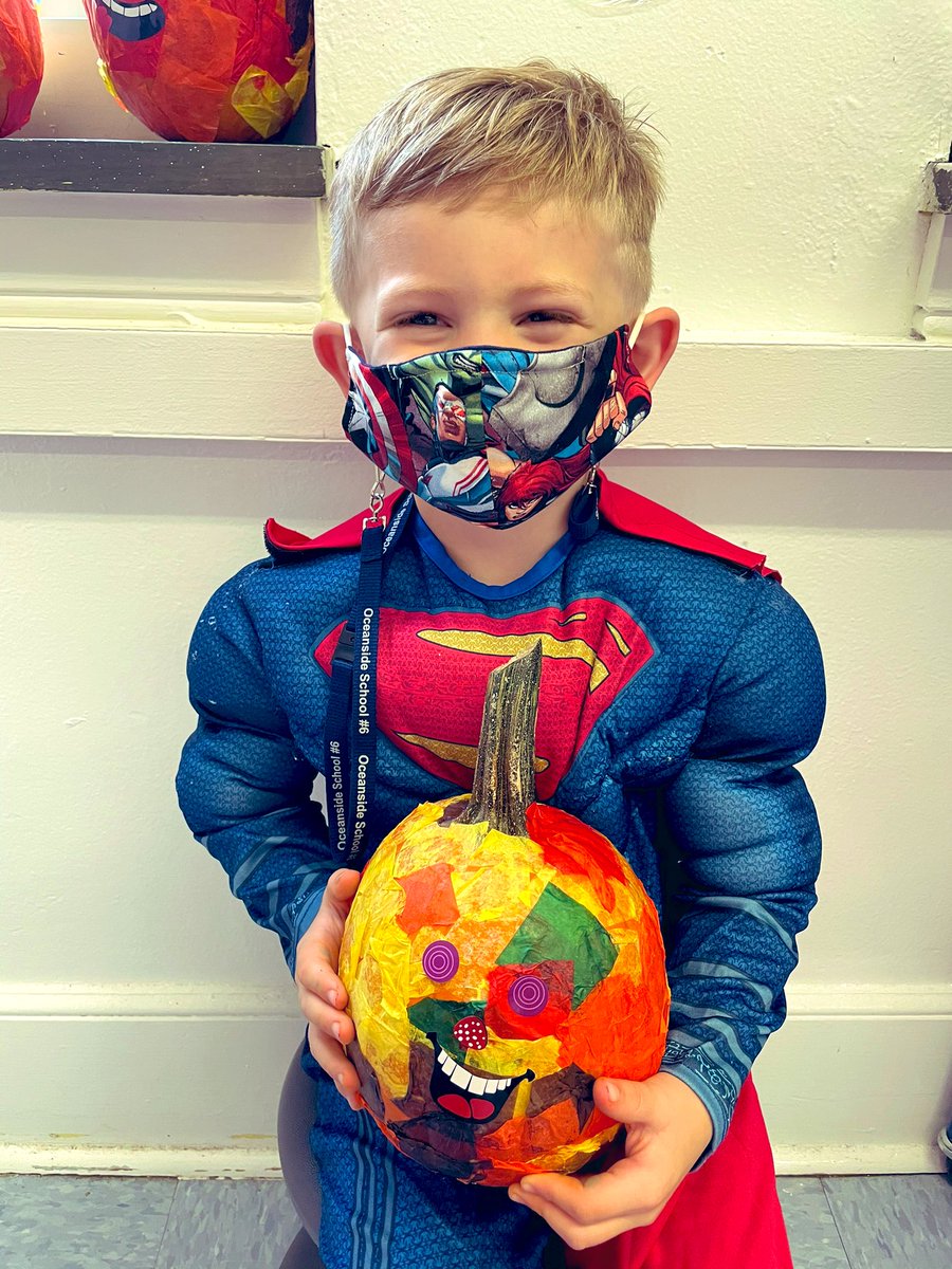 kerri_schramm's tweet photo. We had a blast decorating our pumpkins ! @jmcgahan31 @oceansidelaxmom #school6 https://t.co/vJoNCyZNcJ
