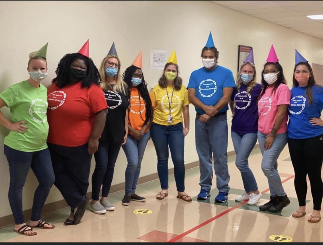 MsWeller08's tweet photo. Our third grade team is a colorful bunch! #BartonProud @IvaniaFullerton @capriciousT @BartonChargers https://t.co/Kxsy1lAlI6