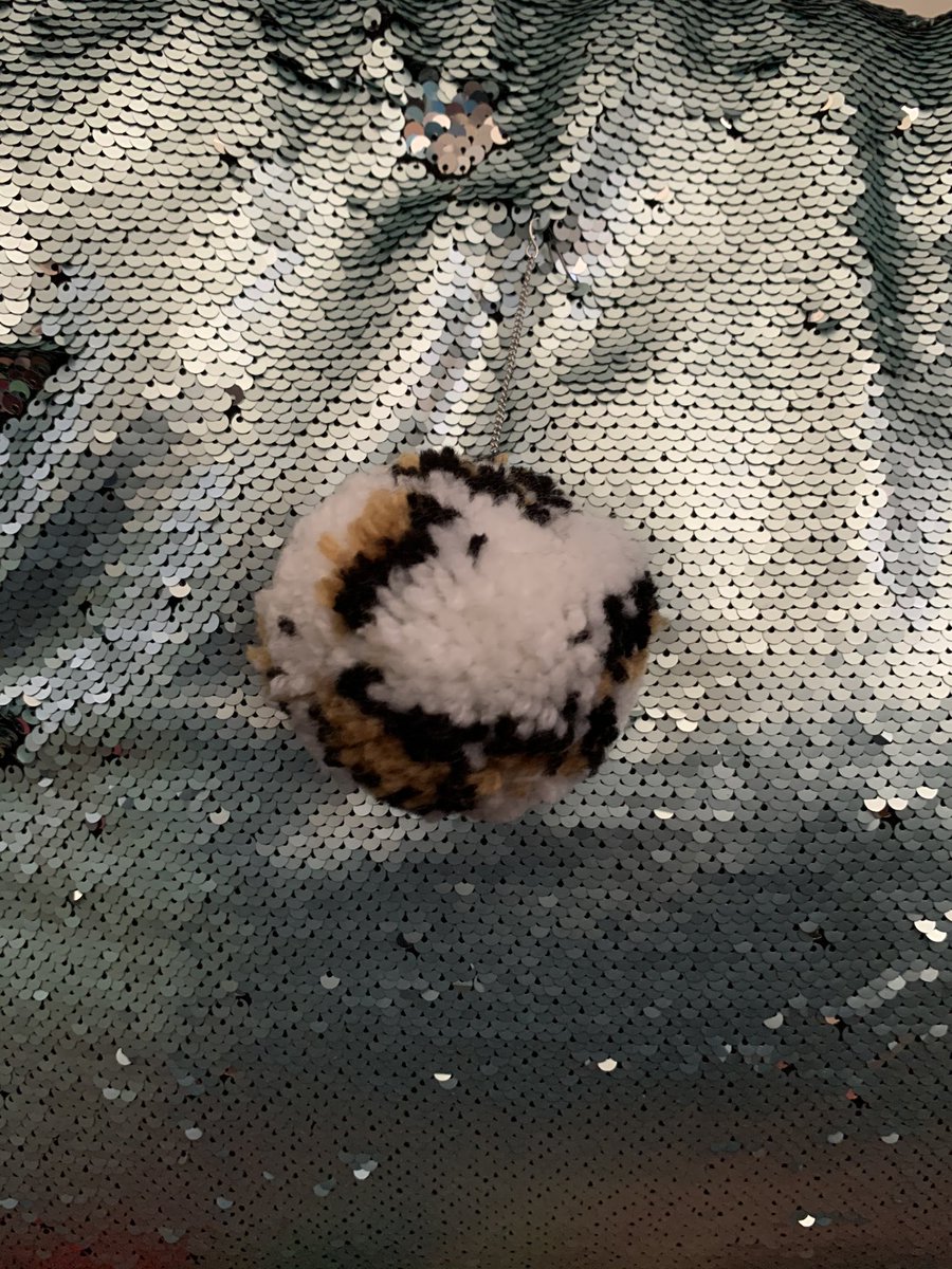 Pom Pom Earrings 

Color: Leopard 

•••••$8 +Shipping•••••