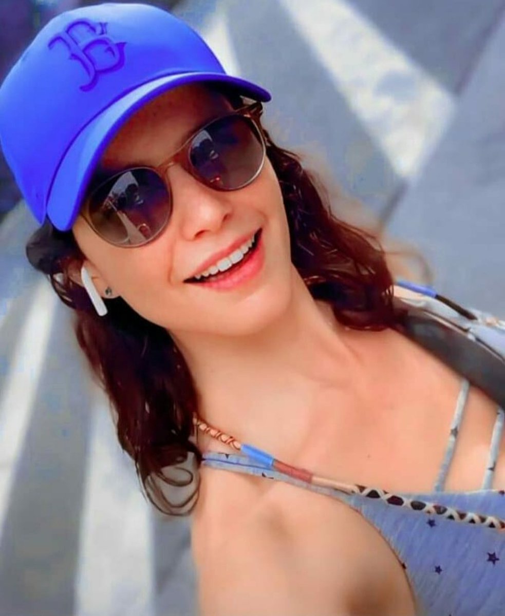 <a href="/LegendaryBeren/">بيهتار زياجيل✨</a> <a href="/berensaat/">Beren Saat</a> 😍🤩🖤🖤❤❤