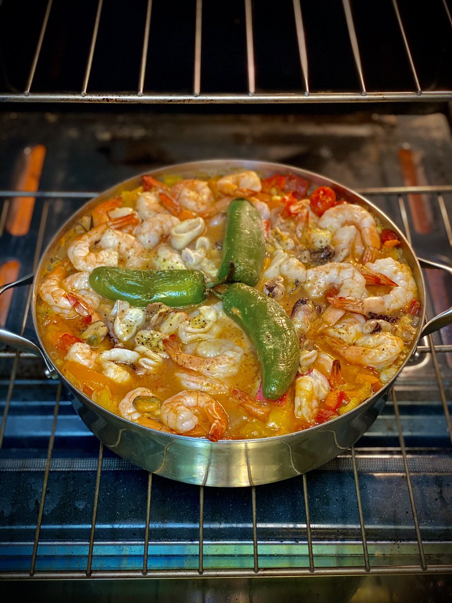 amandaylin's tweet photo. In honor of #TheMandolorian and #Halloween I made this yummy Spanish seafood paella! It’s making me wish I was vacationing in Espana https://t.co/iPHIfHoBoa
