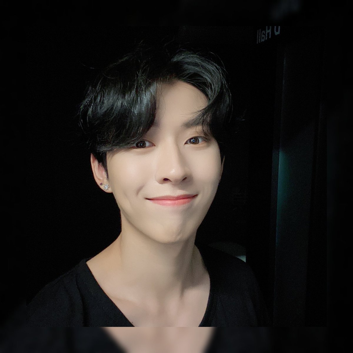 Noir_Chile's tweet photo. [ Instagram • 200824] Actualización de #Yeonkuk.

Versión fondo oscuro. 
#느와르 #NOIR #연국 #YEONKUK #YeonkukNegro #Kamakun
.
.
.
Cr. @Noir__official
Trad. Ing: noir__int
Trad. Esp: noir_chile https://t.co/TbMqTODxyX
