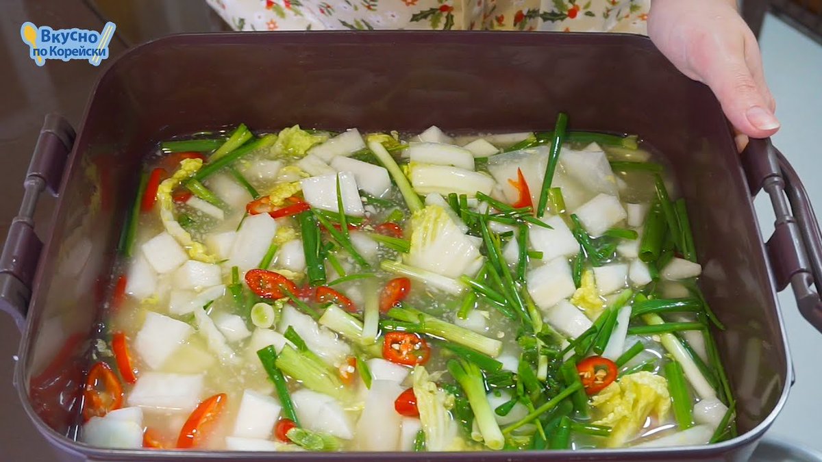Корейское #КИМЧИ . Готовим легко и просто. МУЛЬКИМЧИ #РЕЦЕПТ youtu.be/vbreGzfqAwE