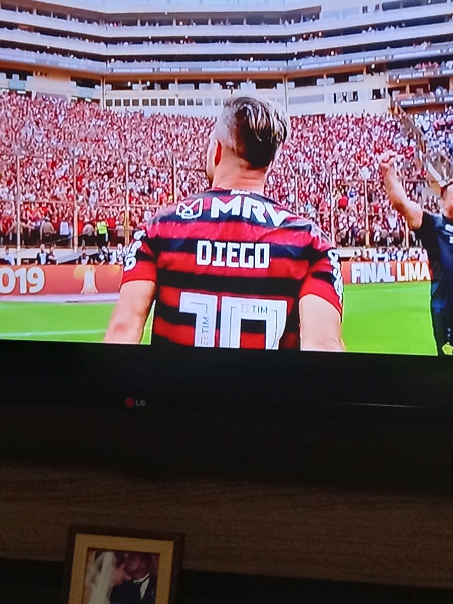 AleCosta_81's tweet photo. Preparem o lenço! ❤🖤
História inspiradora, que mostra que nunca devemos desistir dos nossos sonhos! Força de vontade e determinação é tudo! #MosaicoDR10 #HomãoDaPorra
@ribasdiego10 @Flamengo https://t.co/2TD6XpQZEe