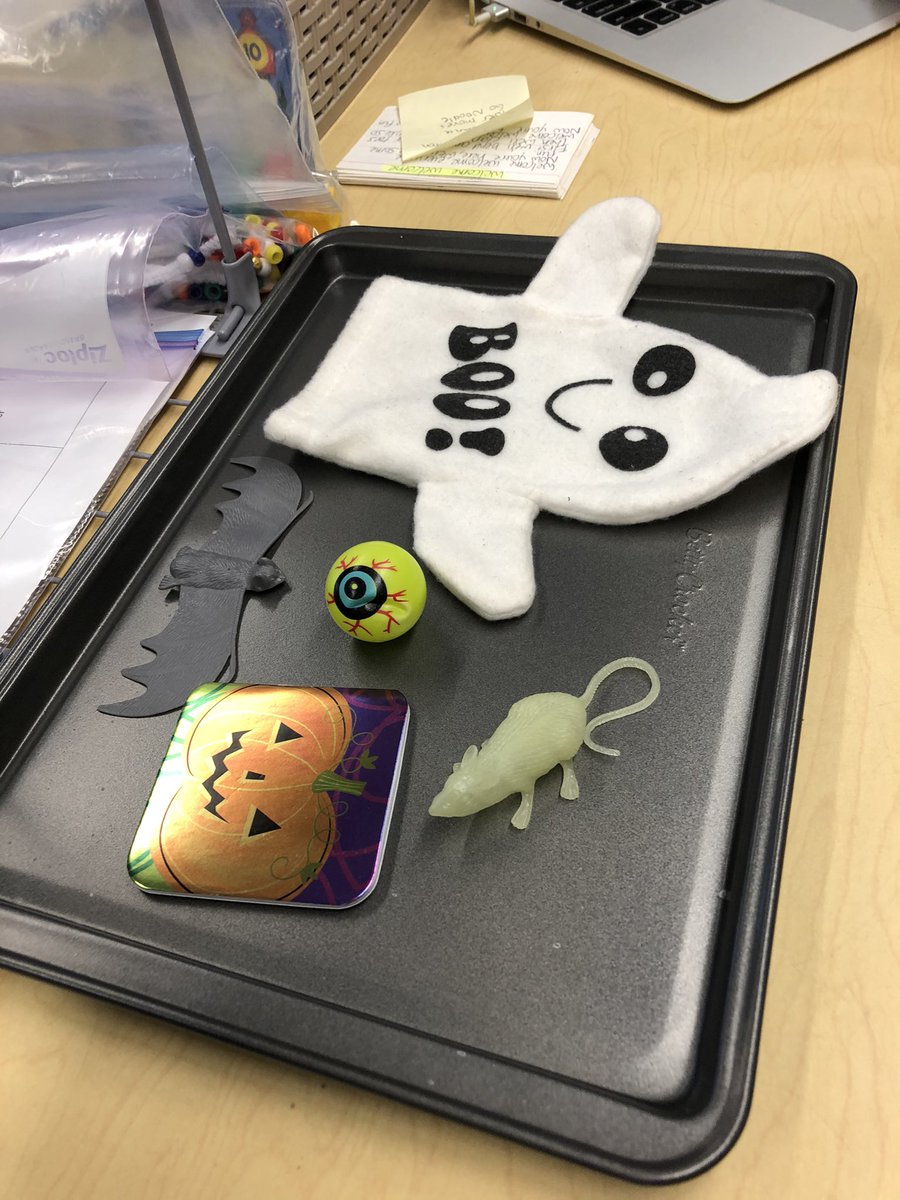 MelTomlinson20's tweet photo. Memory game with our kinders today. After taking one item away and then guessing which item it was, we switched it up & took all the items away. We asked our S’s how many numbered items they remembered. @HWDSB @mmpanju #remotekinder https://t.co/ClI54YTCsu