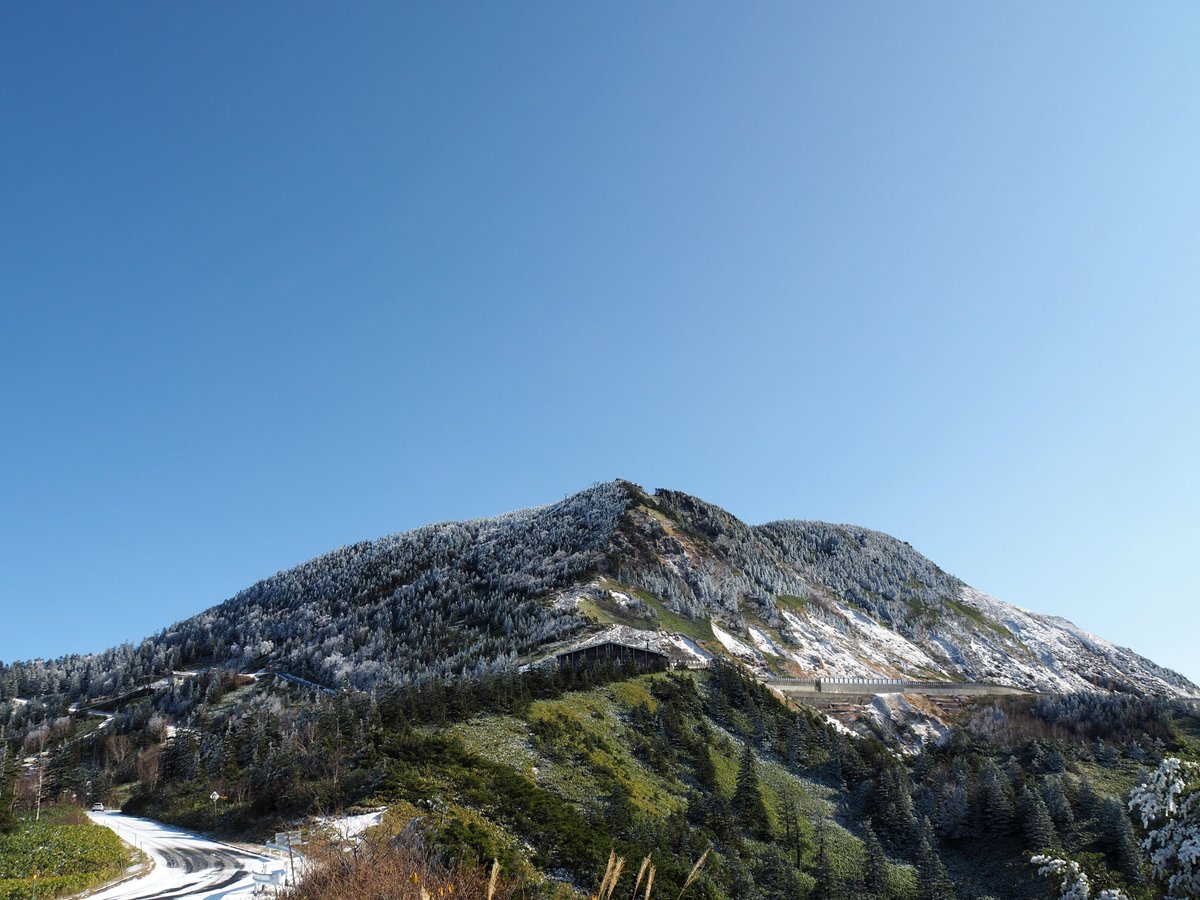 青い空、白い山。
Clear skies in early winter❆🏔⛄
#志賀高原 #冬 #雪
#shigakogen #nagano #japan #japow
#winter #snow #trail #ski #snowboard #snowshoe
#mountain #nature #nationalpark
#snowmonkey #hotsprings #outdoor
#冬天 #冬景色 #雪景色 https://t.co/l8X5GVdNQI