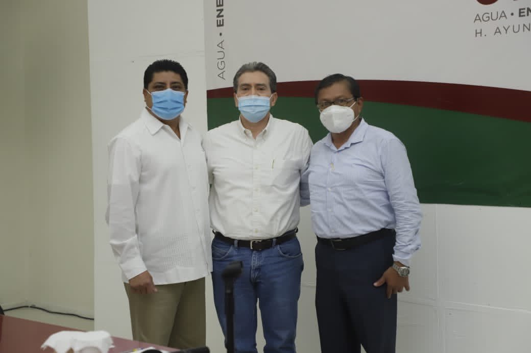 #ÚltimoMinuto El alcalde <a href="/EvaristoHdzCruz/">Evaristo Hernández Cruz</a>, tomó protesta a Elías de Dios Méndez como secretario del Ayuntamiento, tras la renuncia de Madian de los Santos Chacón.