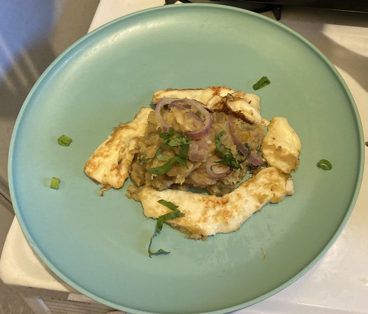 alexachula's tweet photo. Afternoon Dominican comfort food with a twist. Platano mash/mangu with red onions, scallions, and garlic. Topped with queso frito. #hartura #acomerrr
It was so good… https://t.co/vVbYzlJswE