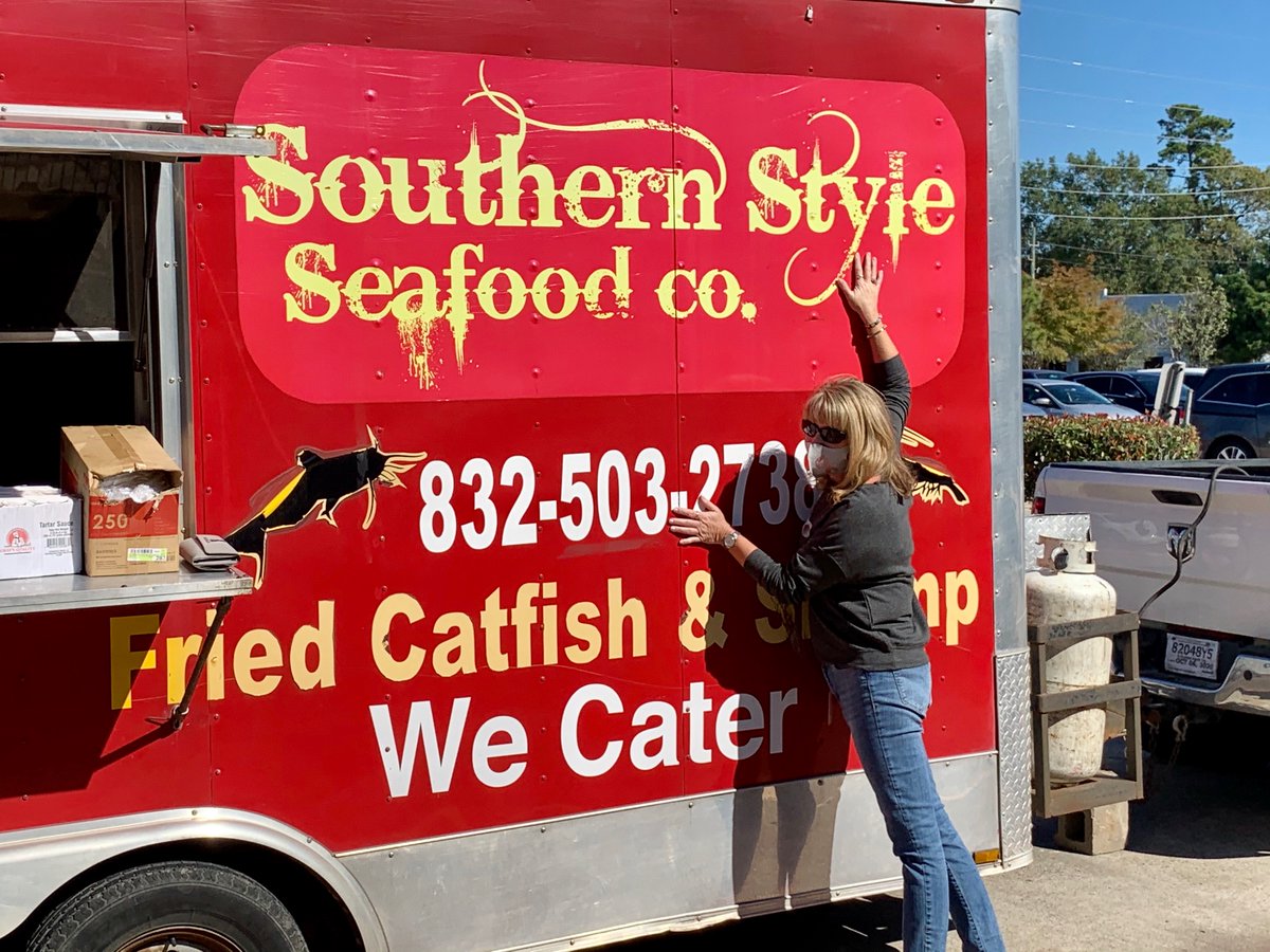 HumbleISD_AMS's tweet photo. We may have gotten the idea from @HumbleISD_CE but hey... why not?! 😉 Brilliant idea 💡 and our staff LOVED it! Sooooooo GOOD!! Happy Friday! 🐟#EveryoneIsHappy #LightTheWay #AtascaTigers https://t.co/MMgdSmnQot